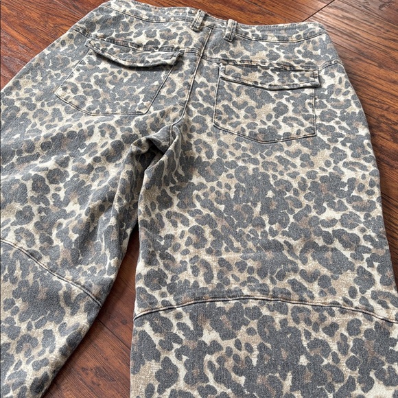 KUT Ashton High Rise Wide Leg Barrel Jeans - Picture 5 of 11